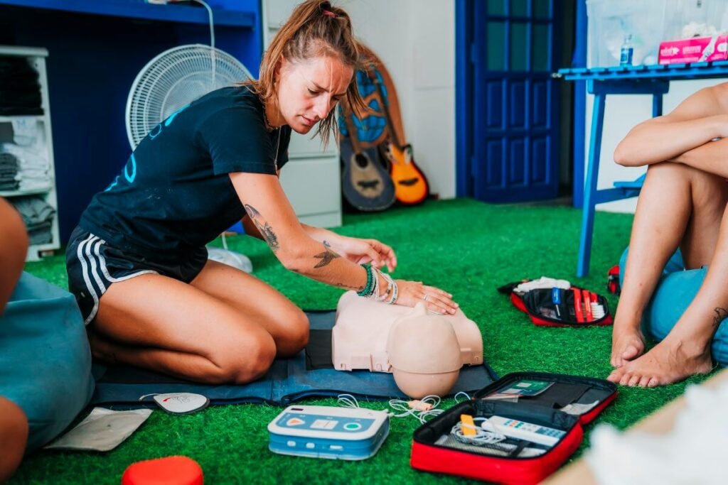 islatortugadivers.com padi emergency first response course in koh tao